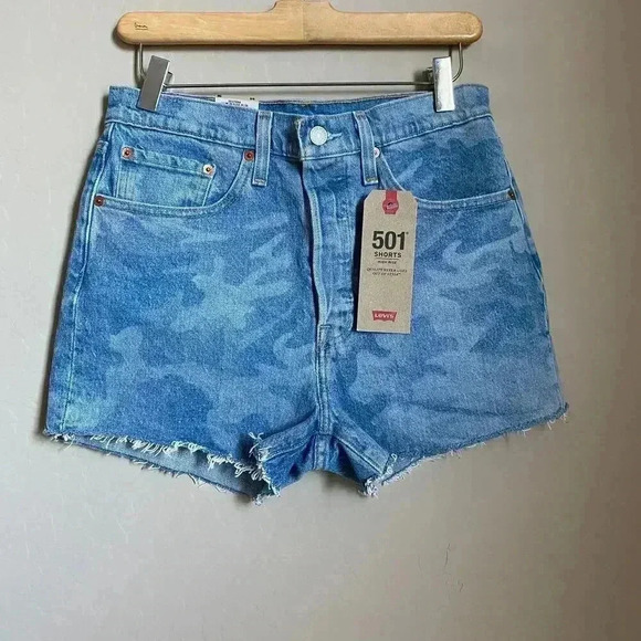 Levi's Pants - Levi's 501 High Rise Tango Camo Shorts Size 29